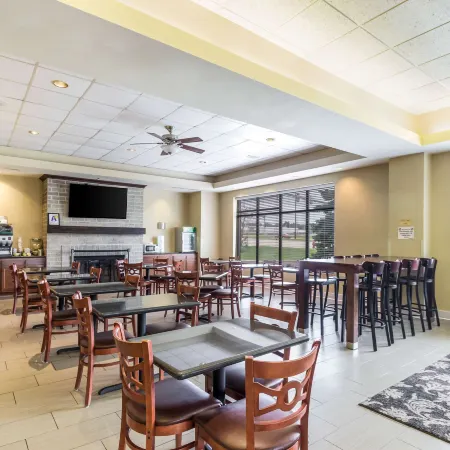 Quality Suites Milwaukee Airport