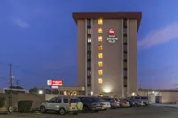Best Western Plus Grosvenor Airport Hotel - parking