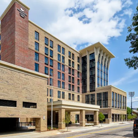 Homewood Suites by Hilton Greenville Downtown Отели рядом с достопримечательностью «Театр Warehouse»