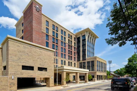 Homewood Suites by Hilton Greenville Downtown Отели в г. Паркер