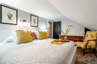 Fire Pit & Grill, Movie Room, Workspace, A/C, Pets