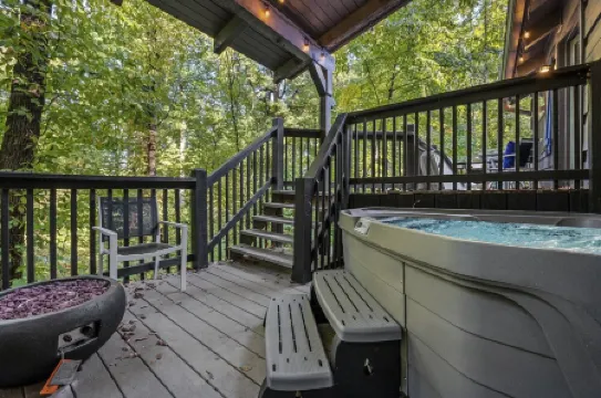 Cozy, Style, Hot Tub, Games, Perfect Location!