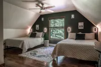 Modern, Sauna, Near Whiteface/Lake Placid, Dogs, Mountain Views Hotels in Wilmington