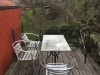 Apartment with kitchen and partly covered terrace. Central and quiet