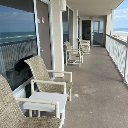 Daytona Beach Oceanfront 4 Fl Great Rates with Spectacular Views of the beach