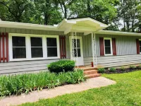Downtown Helen House on 4 acres adjoining Unicoi State Park. Hikers Paradise!!!