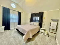 E Maple-The Pleasant Home-Comfort & Ease Hotels in York County