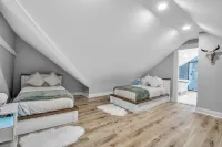 Kenmore Luxy Loft Hotels in Tonawanda