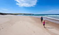 Close to beach, quiet neigbourhood. close to town shops & restaurants