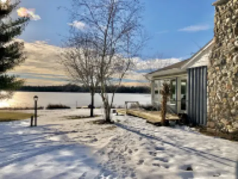 Scenic, Serene Lakefront Cabin — Wood Stove