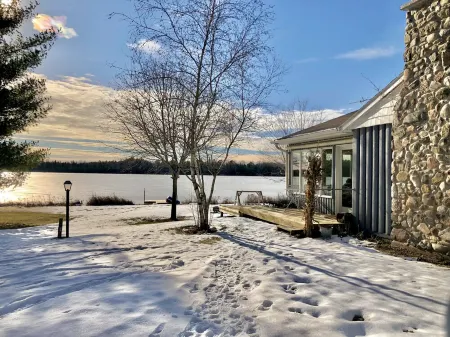 Scenic, Serene Lakefront Cabin — Wood Stove