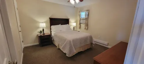 Full family APT in Nauvoo-Walking distance to Temple and Historic Nauvoo Hotels in Nauvoo