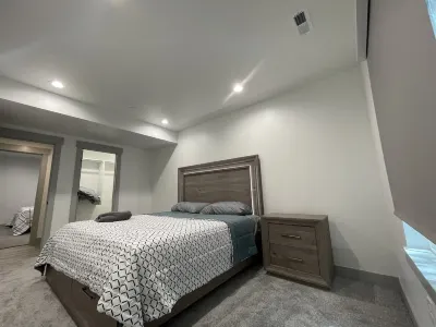 Spacious 3 Bedrooms with 2 King Beds and 2 Bathrooms Hotels near Triton Heights Apartments