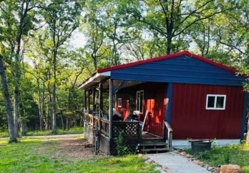 Cozy Cabin nestled on 10 acres just minutes from the lake and the speedway Hotels in Hickory County