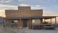 Easton Flats- 2.5 acres of private country paradise! Hotels near 29 Palms Art Gallery