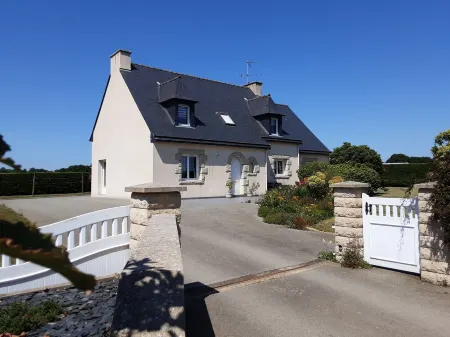 Detached house between sea and countryside Отели в г. Плёк-сюр-Лье