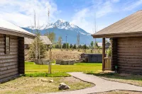 Cozy Log Cabin in the Heart of Paradise Valley, Montana