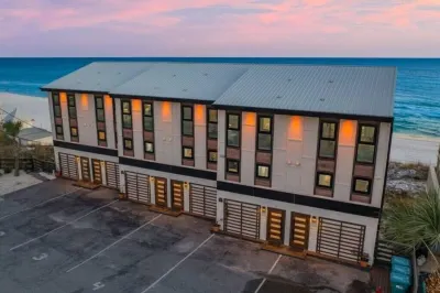 Gulf Front Luxury-Ocean View Suites! Private Beach Destin FL Rentals 주변 호텔