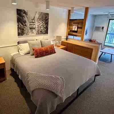 Easy 2-Minute Ski to Lift Ski-in/Out • Smuggs Condo Rooms
