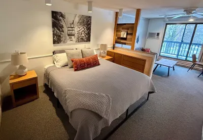 Lovely Ski-in / Ski-out Studio at “Smuggs” ⭐️ 캠브리지 트레일헤드 라모일 밸리 레일 트레일 파킹 주변 호텔