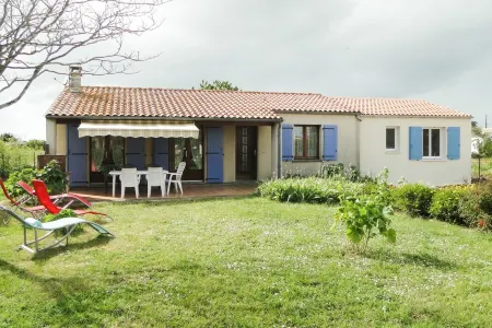 House bungalow with garden and terrace, 1100m2 property, 8 person, Отели рядом с достопримечательностью «Location Mobil Home 3 chambres 5 pers. max»