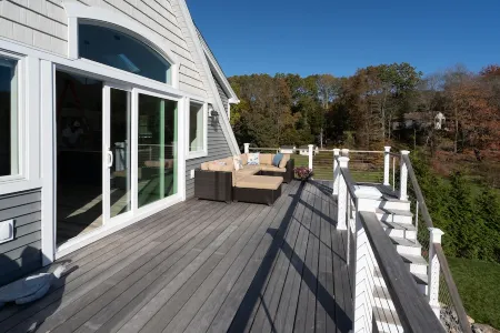 New Lake House w/ Game Room & Stunning Views Отели рядом с достопримечательностью «Foxwoods Resort and Casino (Connecticut)»