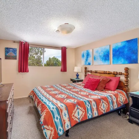 Sedona Home - Walk to Trails. Decks, Views, Hot Tub, Amenities = Best Value!