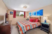 Sedona Home - Walk to Trails. Decks, Views, Hot Tub, Amenities = Best Value!