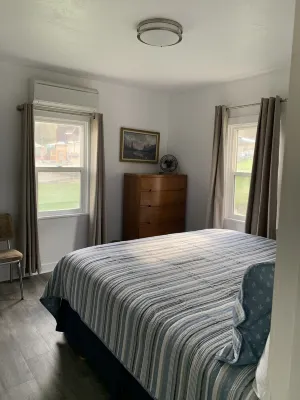 The River Shanty! Vintage Vibe! Expansive River View. Minutes from Town! Clean!