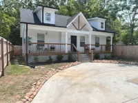 Boho West Villa • New 3Br • Hot Tub • Fire Pit • Games • 10 Min to Downtown