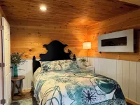 SILVER LAKE STUDIO - Located on Silver Lake & 9 miles from Letchworth State Park Hotels in Perry