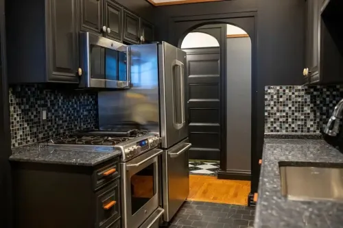 Lovely 2 bedroom apartment with indoor fireplace!