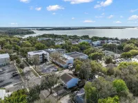 Closest Stay to Downtown Mt Dora - Renovated - Walk Everywhere - 5-Star Reviews