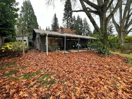 Ranch house in Bridal Trails Отели рядом с достопримечательностью «JG Redmond II»