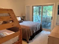 BIG ISLAND TIME Lakefront Family Vacation Home-4 Bd-3.5 Bth-Sleeps15-Cove-Dock 拉塞爾住宿飯店