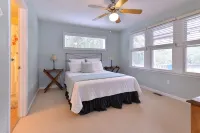 "Good Tides" Oceanside beach house with private heated pool & hot tub, Duck, NC