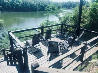 +New Listing+ Luxurious Lake Home w/ Private Dock 温斯頓縣酒店