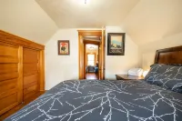 Enjoy Downtown Colorado Springs Restaurants, Breweries, Museums, Galleries Hotels near Audubon Shopping Center