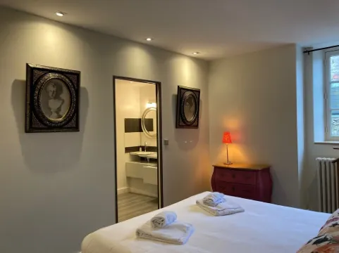 La Maison des Cochers- 1rst floor apartment- 1 stair -