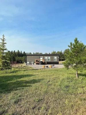 Cozy little tiny home close to Whitefish, Columbia Falls, and Airport