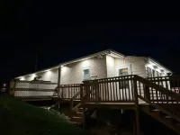 Charming 3-bedroom lake house on Tri lakes 6 miles north of Columbia City.