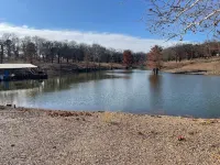 Fisherman's Flat    Cozy 3-bedroom cabin short walk to water at Cypress Cove