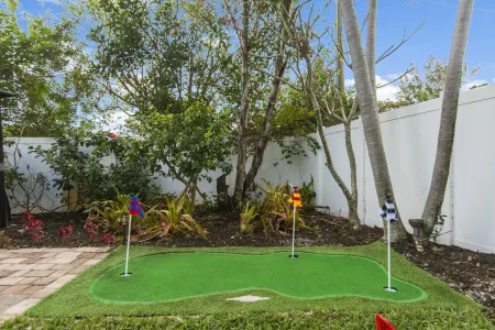 Have fun with the whole family at this beautiful Florida home. Отели в г. Бойнтон Бич