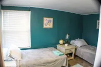 Cozy cottage located in the heart of Port Clinton. Pet Friendly too!