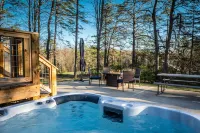 Wooded Circle - Barrel sauna, hot tub, fire pit
