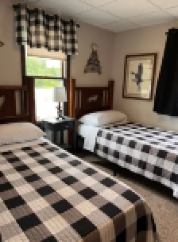 On the Eagle River Chain, Pier Slip, Kayaks, Wi-fi, AC, On Snowmobile Trail