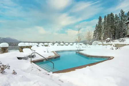 Suncadia Wilderness Retreat with Modern Amenities