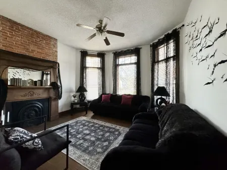 Halloween Suite / 2BD/1BA Apt in Holiday House