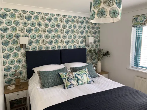 Crabshell Quay Kingsbridge Apartment with a balcony right on the river