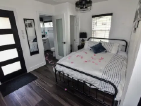 Cozy modern little cabin in Crestline Hotels in Crestline